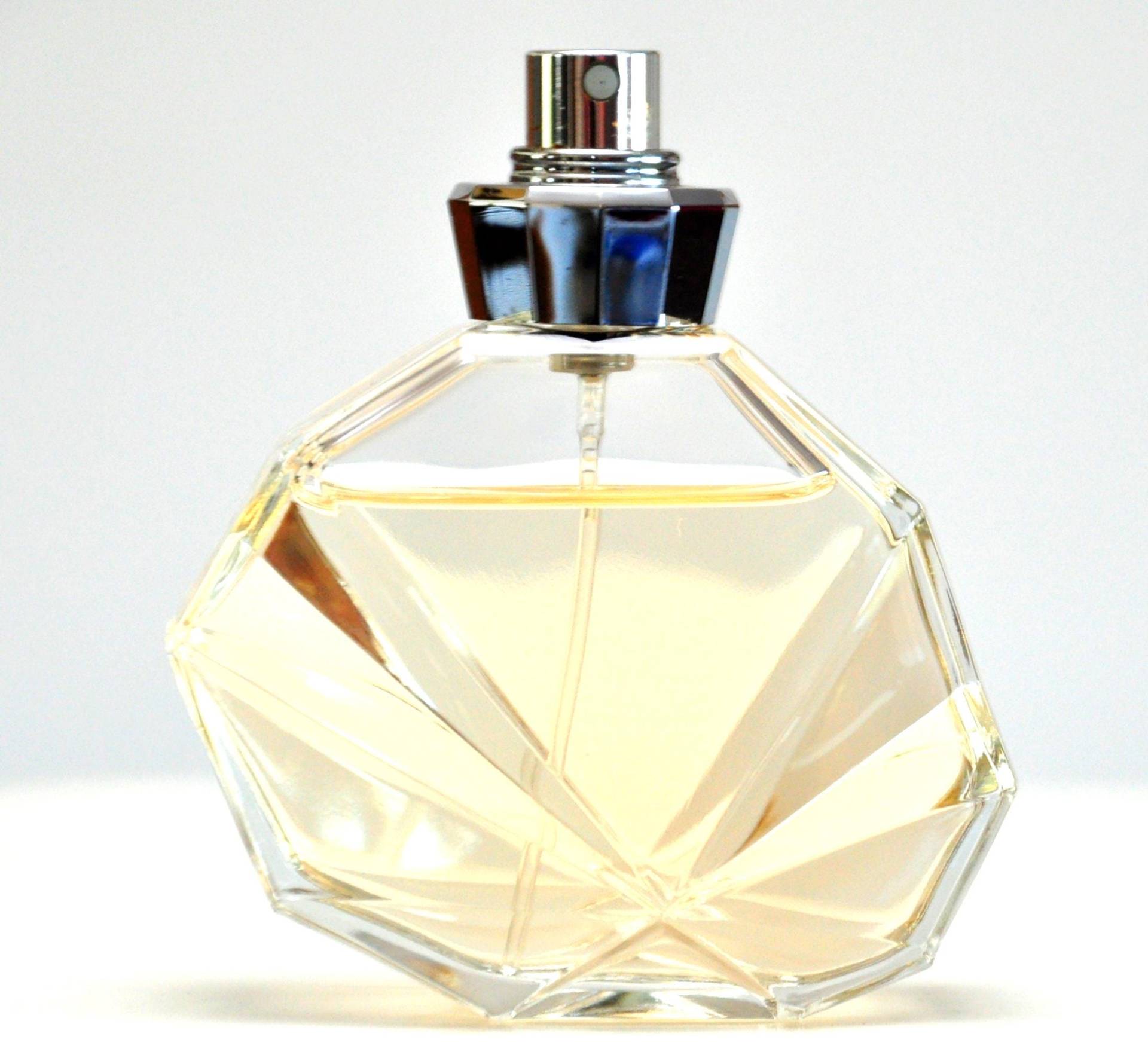 Versace's Essence Exciting Eau De Toilette Edt 50Ml Spray Damen Parfüm Sehr Selten Vintage von Etsy - YourVintagePerfume