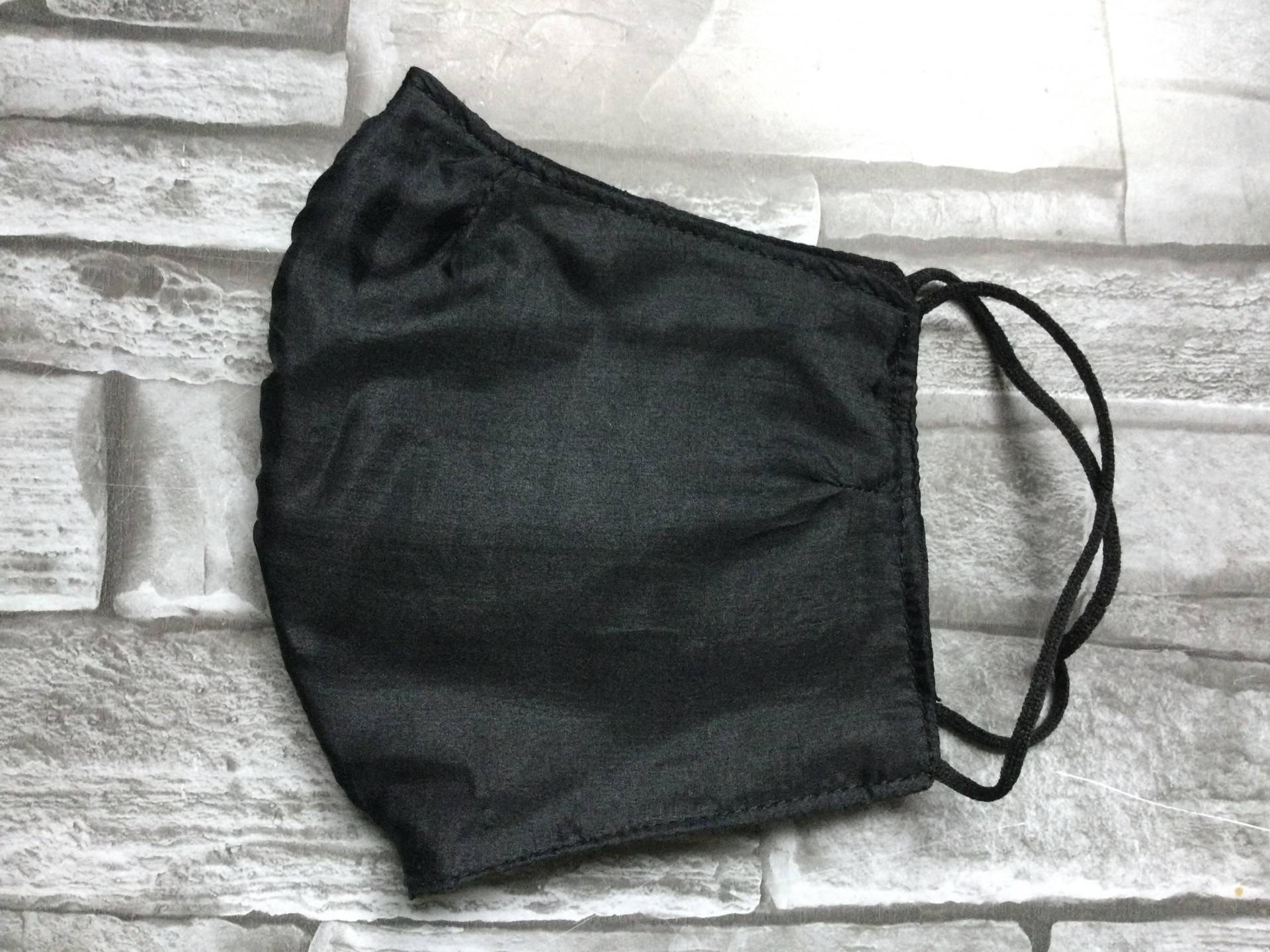 Festliche Behelfsmaske Aus Seide in Schwarz Festliche Behelfsmaske Aus Seide in Schwarz von Etsy - YukiwariSouShop