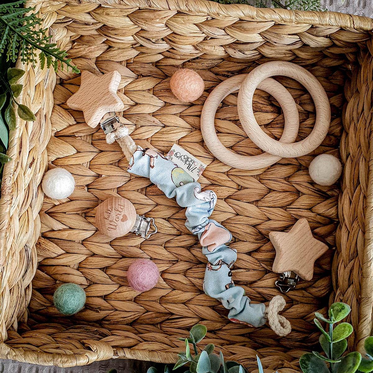 Schnullerkette - Happy Bunny Babygeschenk Bunter Baumwollstoff Häschen von Etsy - YulisNarnia