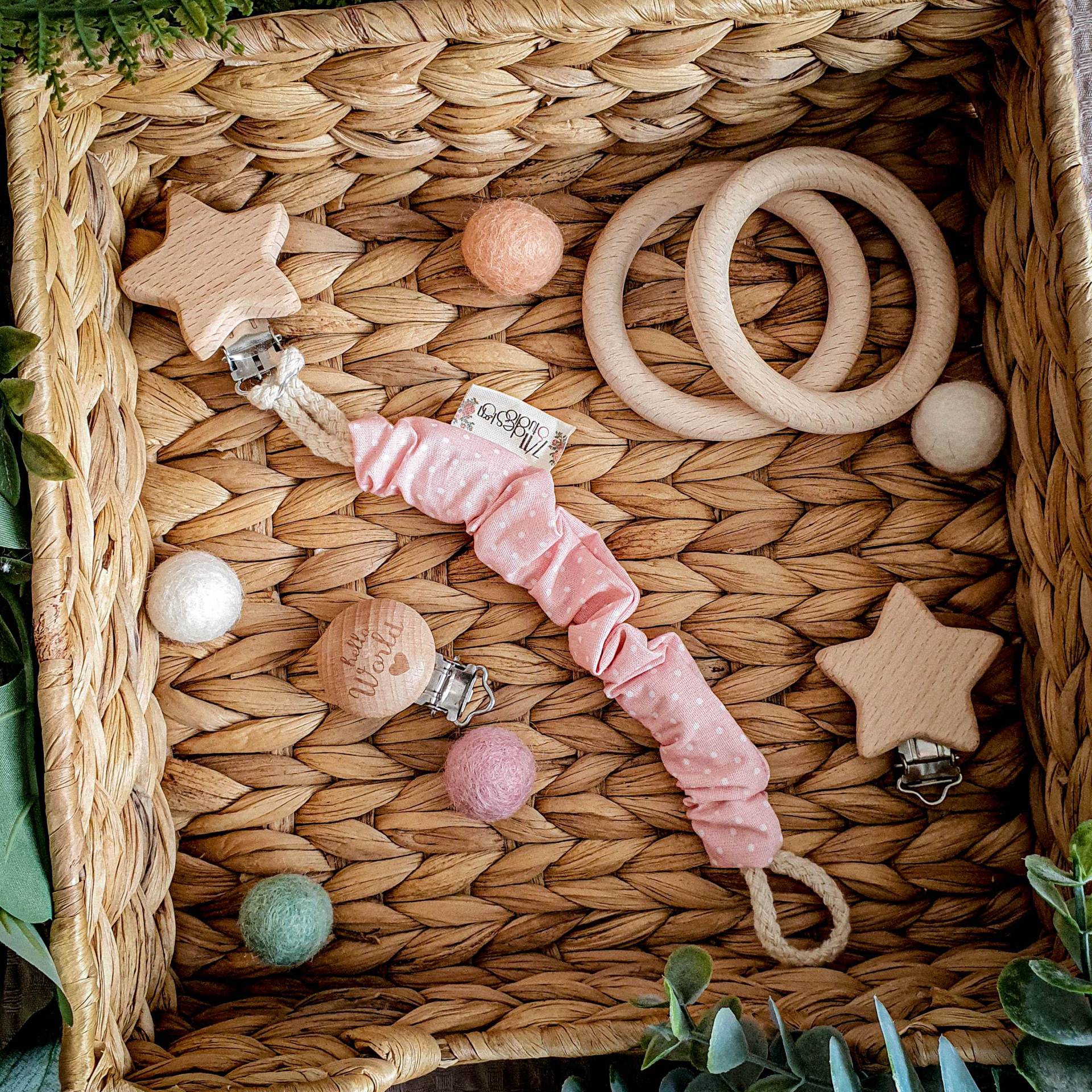 Schnullerkette - Pink Babygeschenk Bunter Baumwollstoff Pünktchen Rosa Weiß Schnullerkette - Pink Babygeschenk Bunter Baumwollstoff Pünktchen Rosa Weiß von Etsy - YulisNarnia