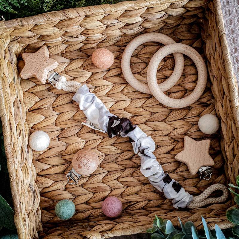 Schnullerkette - Polar Bear Babygeschenk Bunter Baumwollstoff Polarbären Grau Weiß Schwarz von Etsy - YulisNarnia