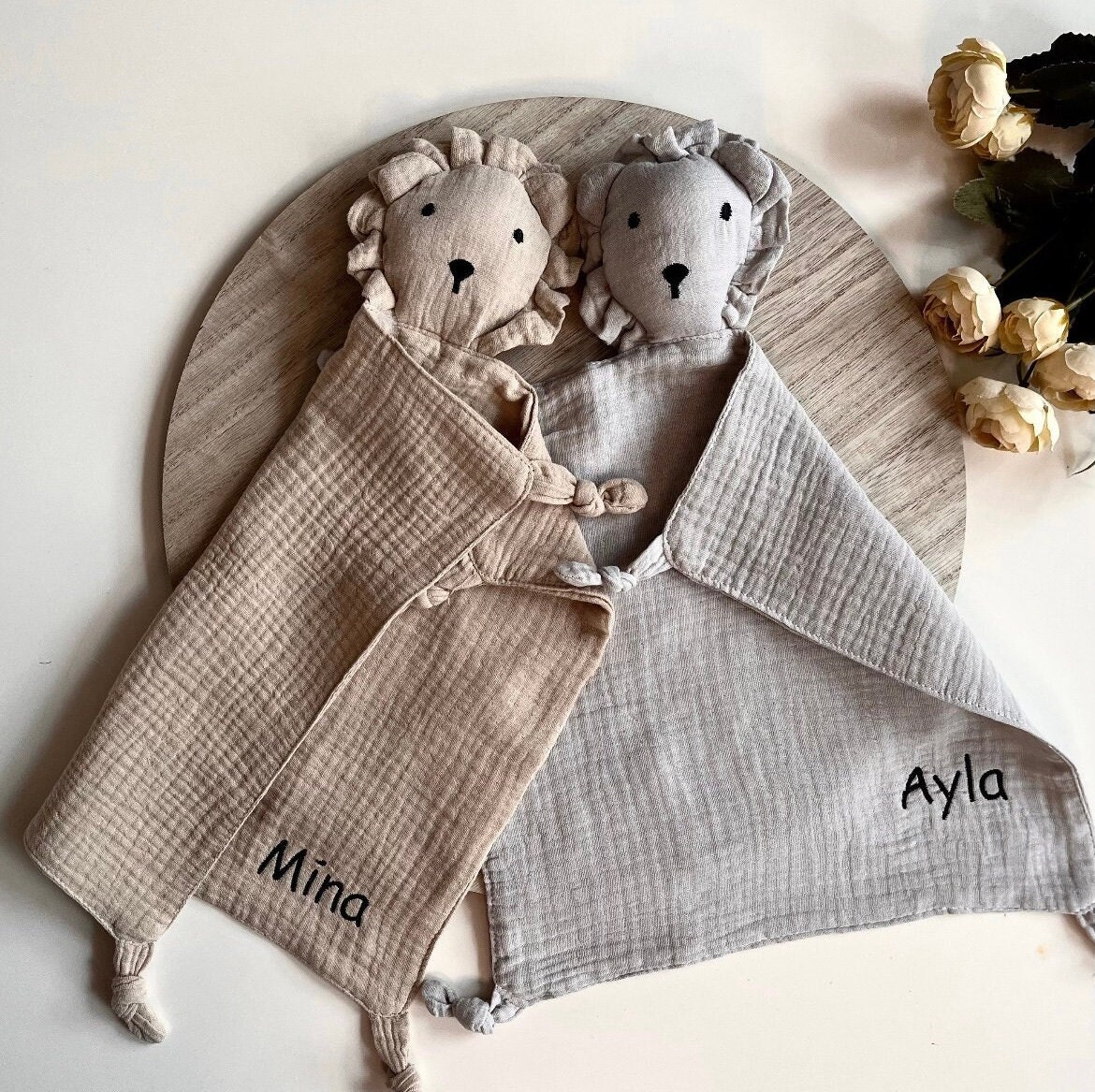 Schmusetuch, Musselin Tuch Mit Namen Bestickt, Personalisierte Geschenke, Schmusetuch Löwe, Schnuffeltuch, Babytuch Schmusetuch, Musselin Tuch Mit Namen Bestickt, Personalisierte Geschenke, Schmusetuch Löwe, Schnuffeltuch, Babytuch von Etsy - ZTstickerei