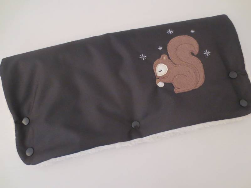 Kinderwagenmuff Wasserabweisend Handwärmer Muff Schwarz "Eichhörnchen" Kinderwagenmuff Wasserabweisend Handwärmer Muff Schwarz "Eichhörnchen" von Etsy - ZauberwerkemitHerz
