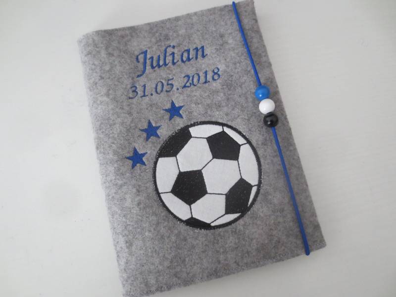U Heft Hülle Aus Wollfilz Mit Impfpassfach "Fußball" U Heft Hülle Aus Wollfilz Mit Impfpassfach "Fußball" von Etsy - ZauberwerkemitHerz