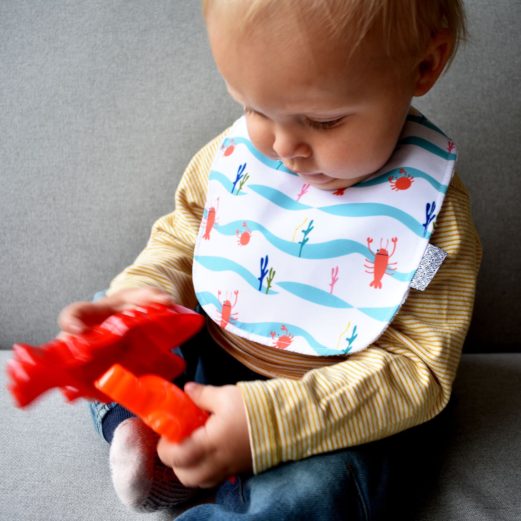 Babete Impermeável Caranguejos | Antinódoa Lätzchen Ondas Mar Caranguejo E Lagostas Toalha Fundo Im März von Etsy - Zezling