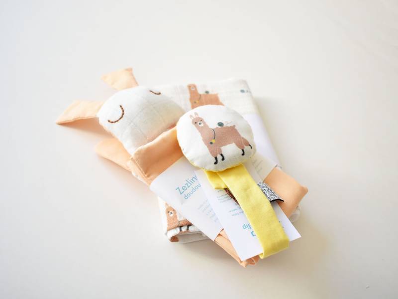 Schnuffeltuch, Spucktuch, Schnullerband, Neugeborenen Geschenkset | Braune Lamas Zezling Babyparty Geschenkidee Baby Passende Kinderzimmer von Etsy - Zezling
