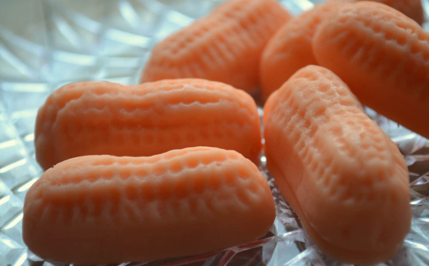 Candy Soap - Zirkus Peanut Vegan Seife Leckereien Bananenseife Peanuts Neuheit Lustige Ostern Vatertag Muttertag von Etsy - ajsweetsoap