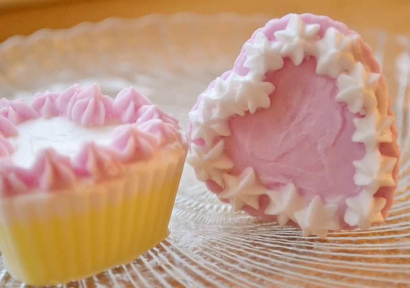 Cupcake Seife - Couple O' Hearts Seifen Set Herz Valentinstag Liebe Geschenk Für Sie Vegane Bäckerei von Etsy - ajsweetsoap