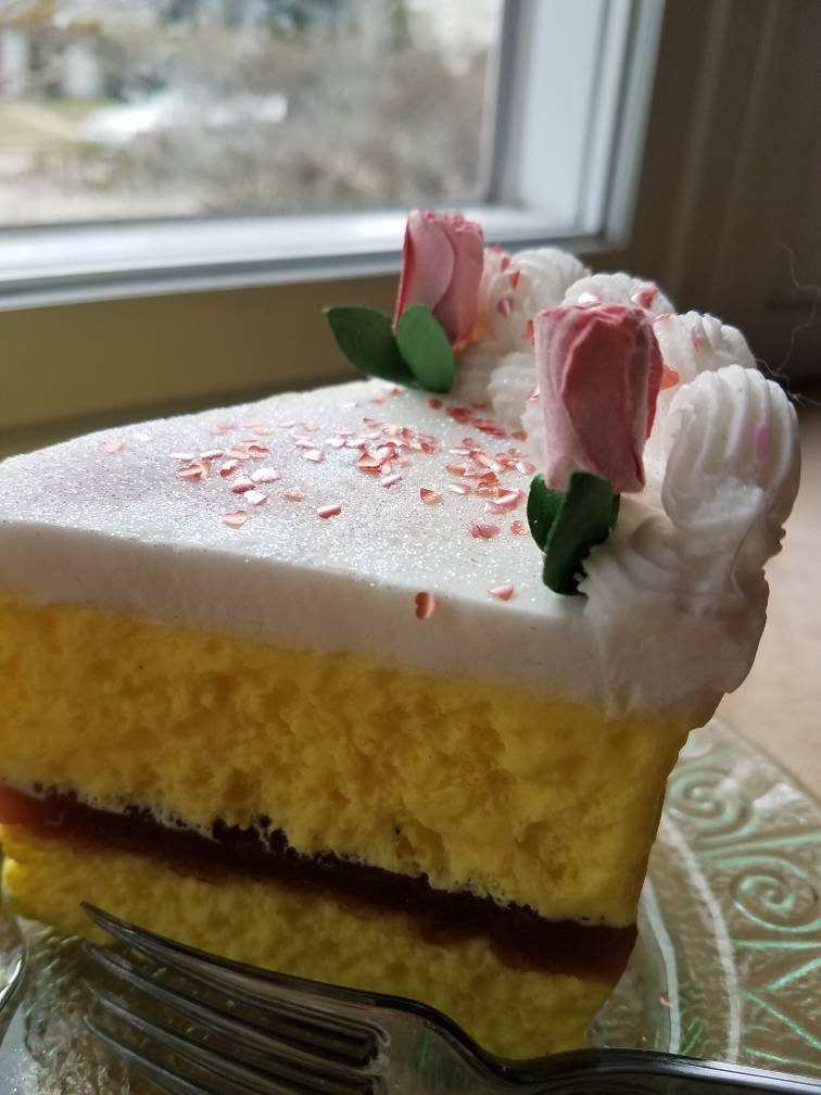 Die Braut Schneidet Den Kuchen Seife - Brautseife Brautdusche Party Favor von Etsy - ajsweetsoap