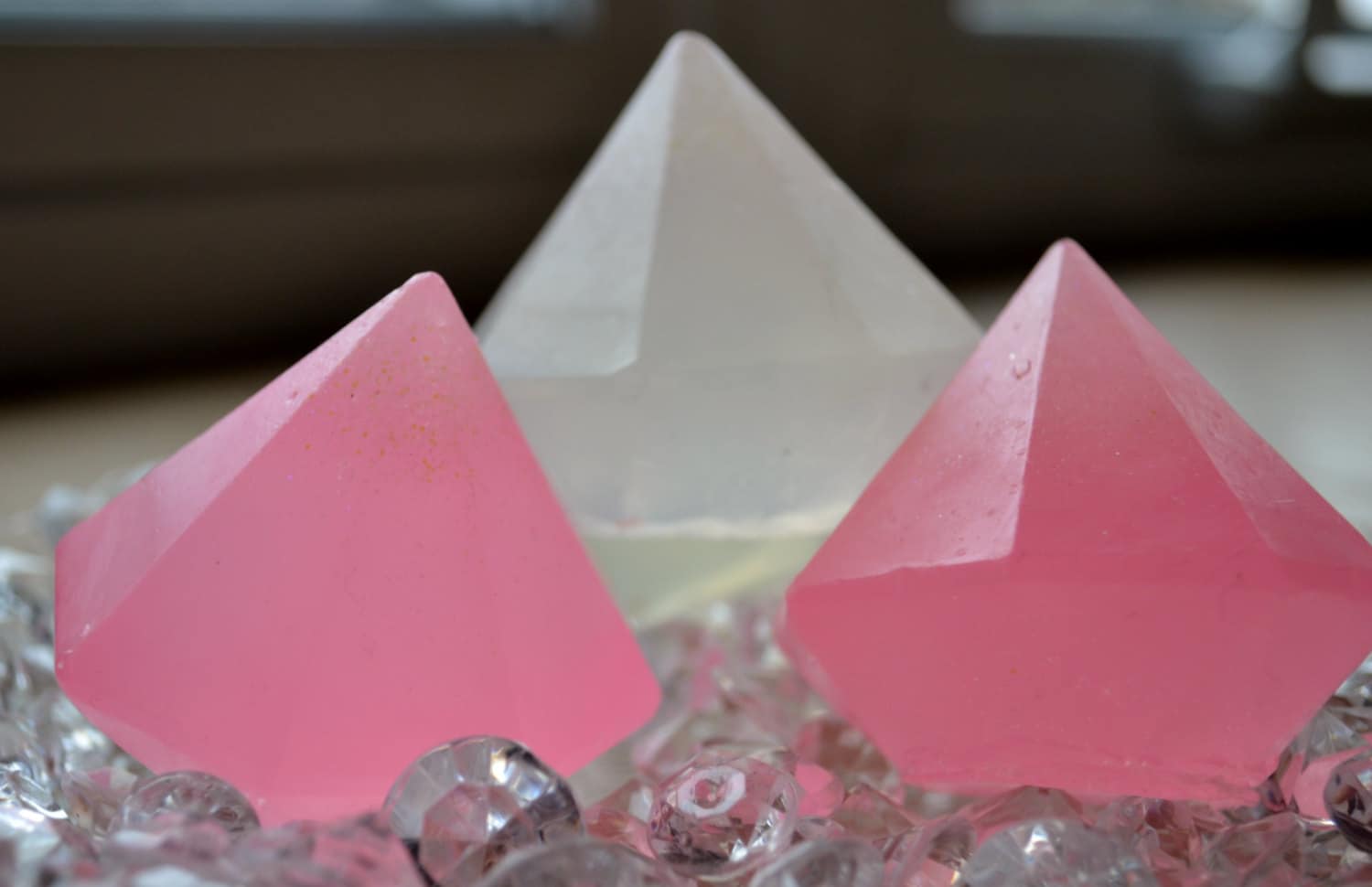 Edelsteinseife - Sie Ist Ein Edelstein Neuheit Vegan Seife Für Geschenkset Von 3 Liebe Juwel Gastgeschenke Mama von Etsy - ajsweetsoap