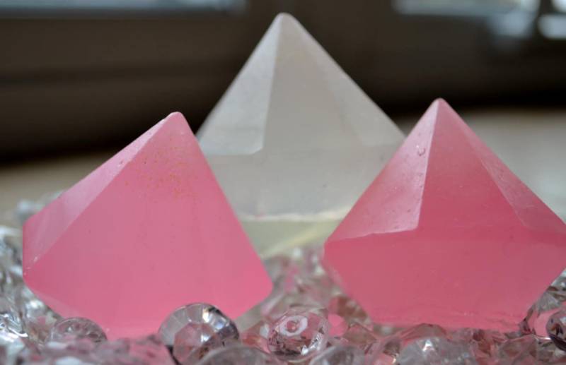 Edelsteinseife - Sie Ist Ein Edelstein Neuheit Vegan Seife Für Geschenkset Von 3 Liebe Juwel Gastgeschenke Mama von Etsy - ajsweetsoap