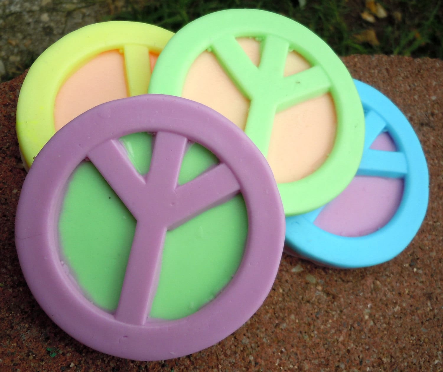 Hippie Groove Peace Seife - Neuheit Stocking Stuffer Teen Geschenk Party Favor Sixties 60Er Jahre Fun Soap Retro von Etsy - ajsweetsoap