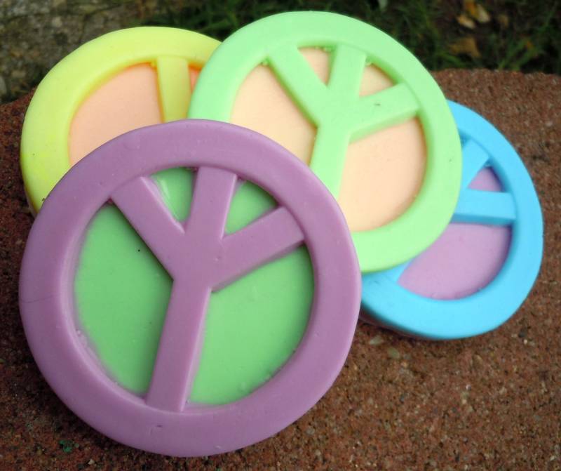 Hippie Groove Peace Seife - Neuheit Stocking Stuffer Teen Geschenk Party Favor Sixties 60Er Jahre Fun Soap Retro von Etsy - ajsweetsoap