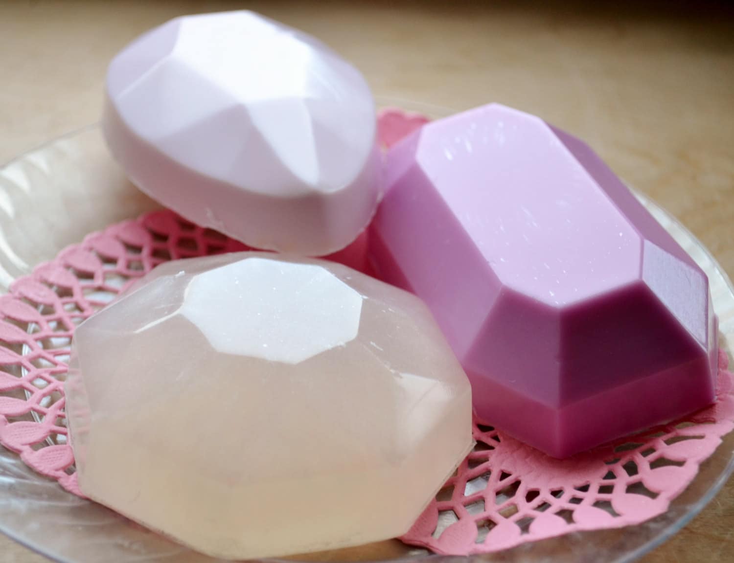 Juwel Seife 3Er Set - Edelstein Vegan Geschenk Idee Frühlingszeit Für Sie Muttertags Neuheit von Etsy - ajsweetsoap