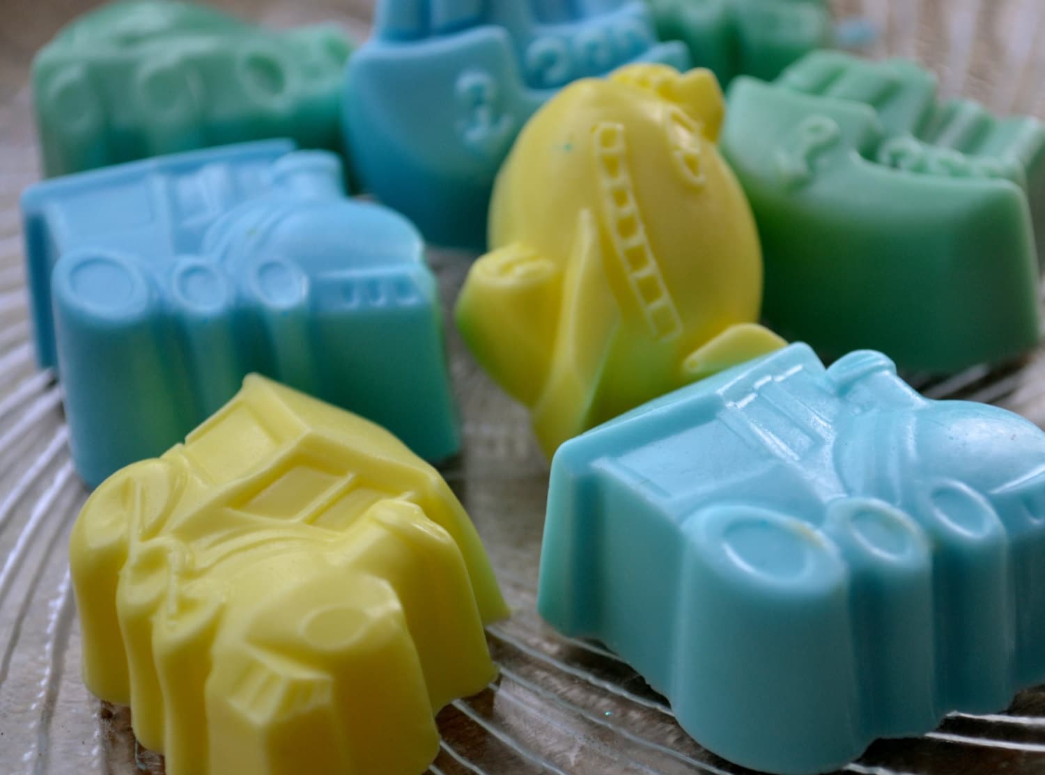 Kinderseife - Flugzeuge Züge Autos Und Boote Seifen-Set Transport Fahrzeuge von Etsy - ajsweetsoap