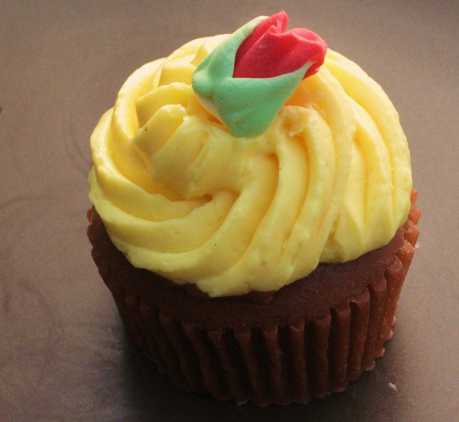 Rosebuds in Bloom Cupcake Seife - Food Prop Bäckerei Dessert Neuheit Party Gastgeschenk Geschenk Für Sie Mutter Muttertag von Etsy - ajsweetsoap