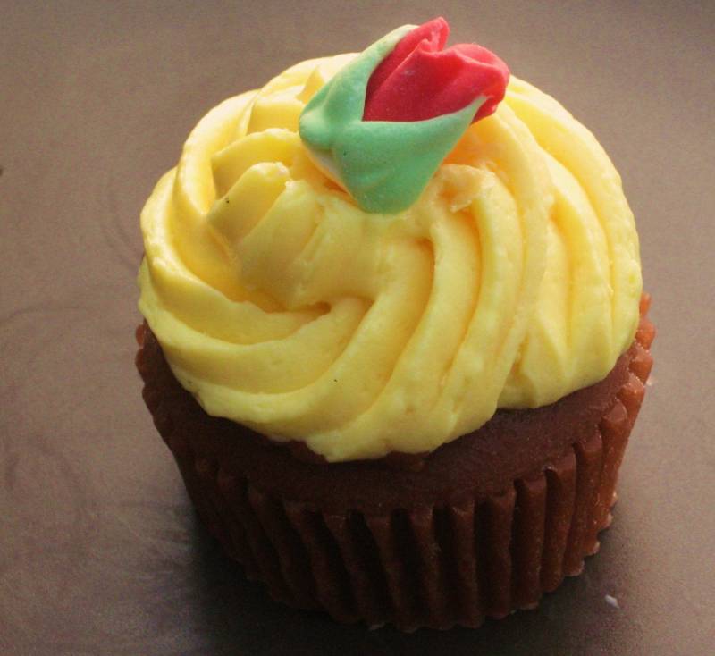 Rosebuds in Bloom Cupcake Seife - Food Prop Bäckerei Dessert Neuheit Party Gastgeschenk Geschenk Für Sie Mutter Muttertag von Etsy - ajsweetsoap