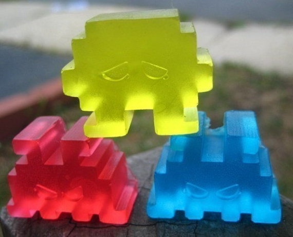 Seife Invaders Lustige Vegane Spieleseife - Perfekt Für Videospiele Liebhaber Urlaub Geschenk Ihn Klassisch Vegan Aliens von Etsy - ajsweetsoap