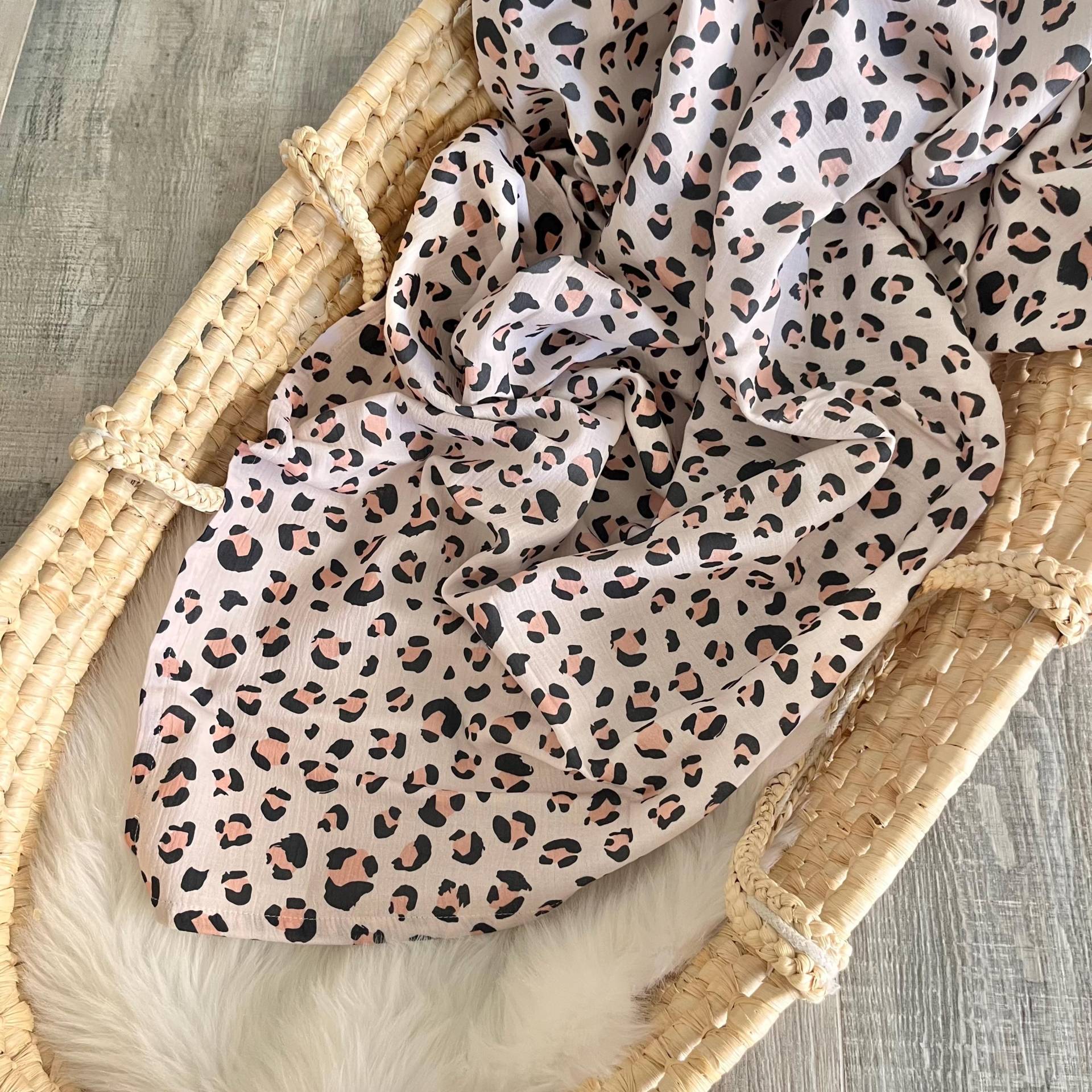 Musselintuch Mit Leo Muster | Baumwolle Geburtsdecke Sommerdecke Musselin Babydecke Kuscheldecke Geschenk Zur Geburt Musselintuch Mit Leo Muster | Baumwolle Geburtsdecke Sommerdecke Musselin Babydecke Kuscheldecke Geschenk Zur Geburt von Etsy - anilino