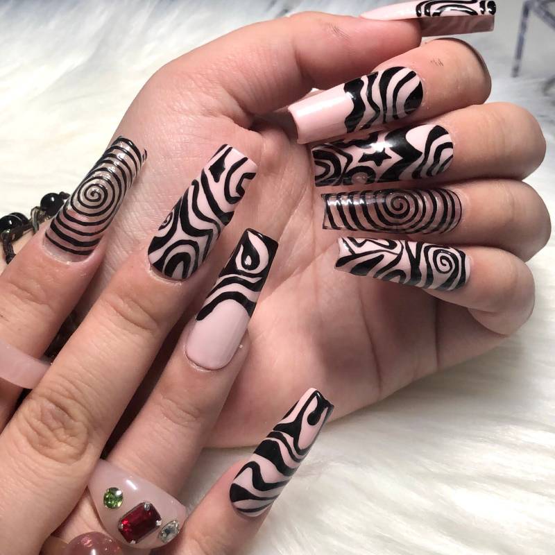 Long Square Pink & Schwarz Swirl Drücken Sie Die Nägel - Abschlussball 2025 von Etsy - anjsnails