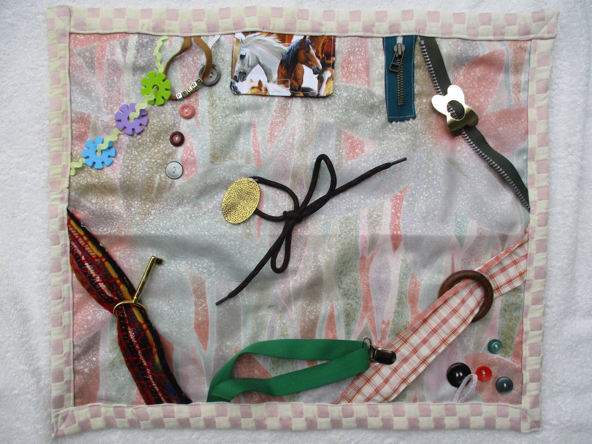 Nesteldecke, Fühldecke Geschenk Für Demenzkranke Alzheimer Demenzdecke 1125 Handarbeit Neu Nesteldecke, Fühldecke Geschenk Für Demenzkranke Alzheimer Demenzdecke 1125 Handarbeit Neu von Etsy - annaeva64