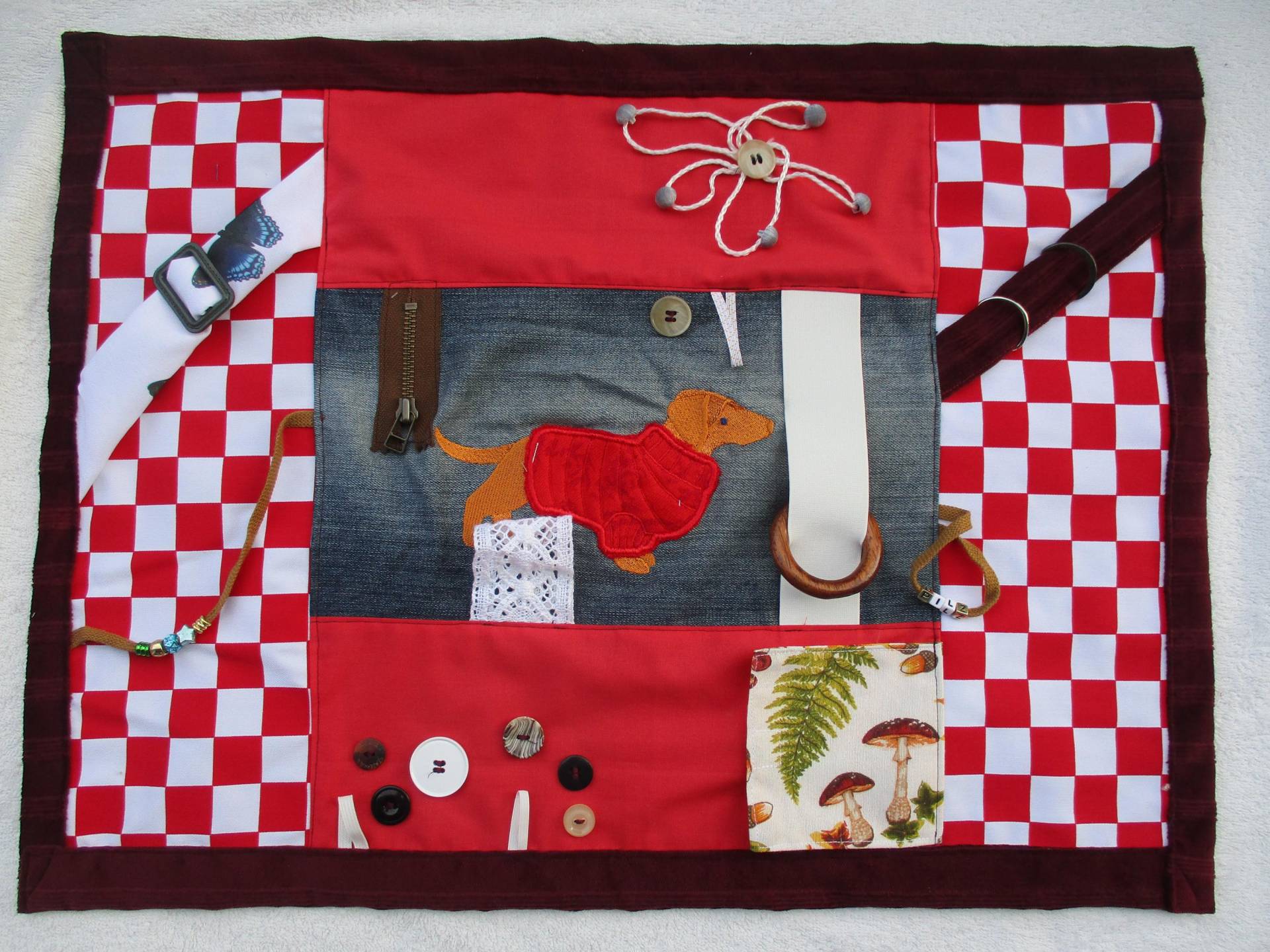 Nesteldecke Geschenk Fühldecke Für Demenzkranke Alzheimer Motorikdecke Rot | Dackel Handarbeit Nesteldecke Geschenk Fühldecke Für Demenzkranke Alzheimer Motorikdecke Rot | Dackel Handarbeit von Etsy - annaeva64