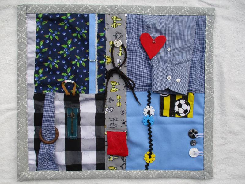 Nesteldecke Fühldecke Geschenk Für Demenzkranke Alzheimer Patienten Demenzdecke Mann 8224 Handarbeit Neu von Etsy - annaeva64