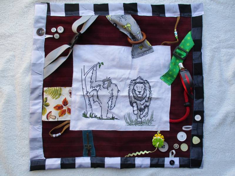 Nesteldecke Löwe Geschenk Für Demenzkranke Alzheimer Patienten Fühldecke Demenzdecke Selbst Genäht Neu von Etsy - annaeva64