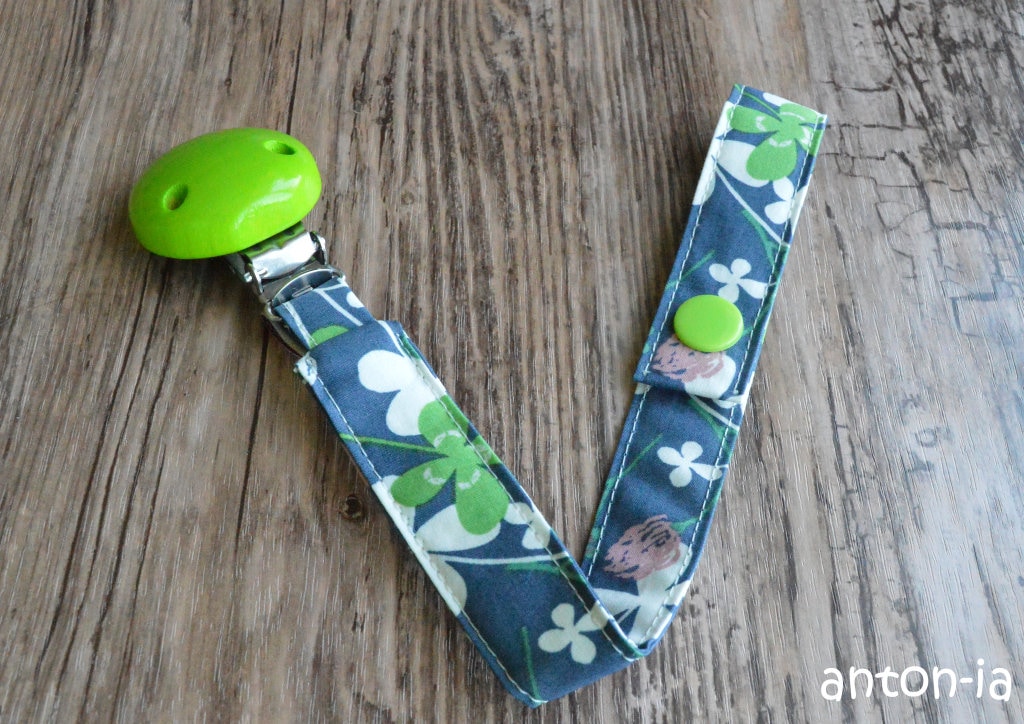 Abverkauf Schnullerband Aus Baumwollstoff | Kba Kleeblatt Und Holzclip Hellgrün von Etsy - antoniaMonika