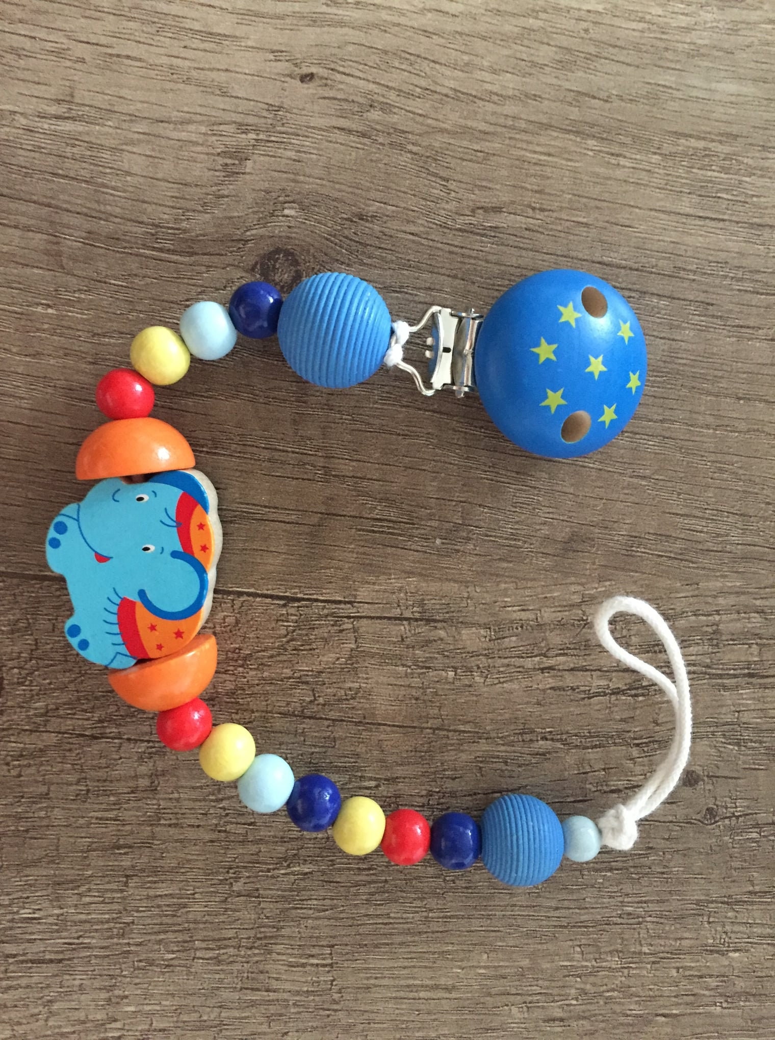 Schnullerkette Kleiner Zirkuselefant Schnullerkette Kleiner Zirkuselefant von Etsy - aprilhedgehogbbylove