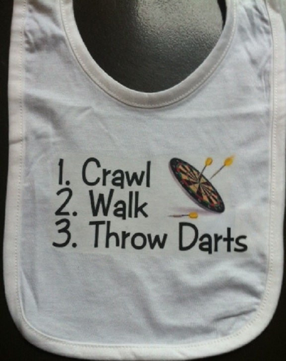 Krabbel Zu Fuß Werfen Darts Baby Lätzchen Säugling Bullseye Dartscheibe Kleidung von Etsy - baby1zmaker4u