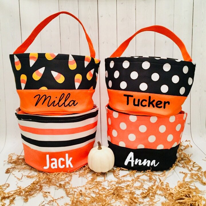 Personalisierter Halloween Trick Or Treat Eimer. Kinder Taschen. Candy Corn Oder Leckerei Orange Und Schwarzer Personalisierter Halloween Trick Or Treat Eimer. Kinder Taschen. Candy Corn Oder Leckerei Orange Und Schwarzer von Etsy - babybluesva