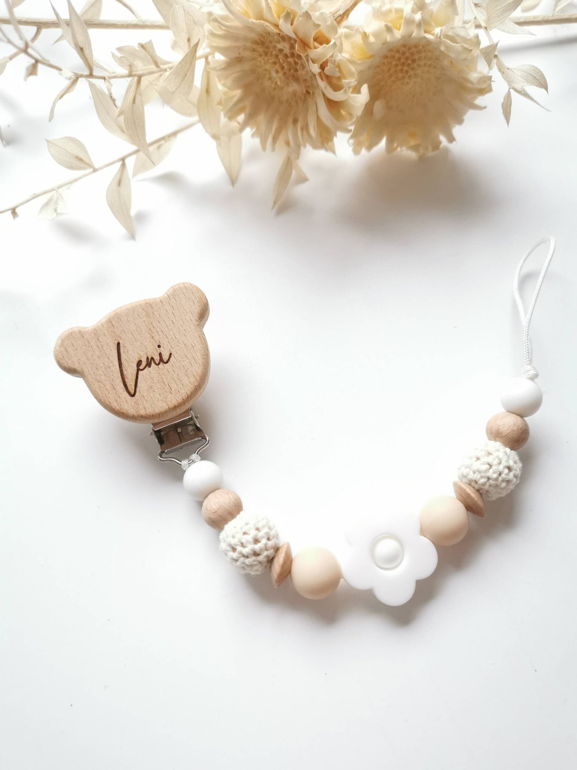 Schnullerkette Mit Namen, Babygeschenk, Personalisiert, Gravur, Holz, Boho, Blumen, Mädchen Schnullerkette Mit Namen, Babygeschenk, Personalisiert, Gravur, Holz, Boho, Blumen, Mädchen von Etsy - babyshopRICHBEAR