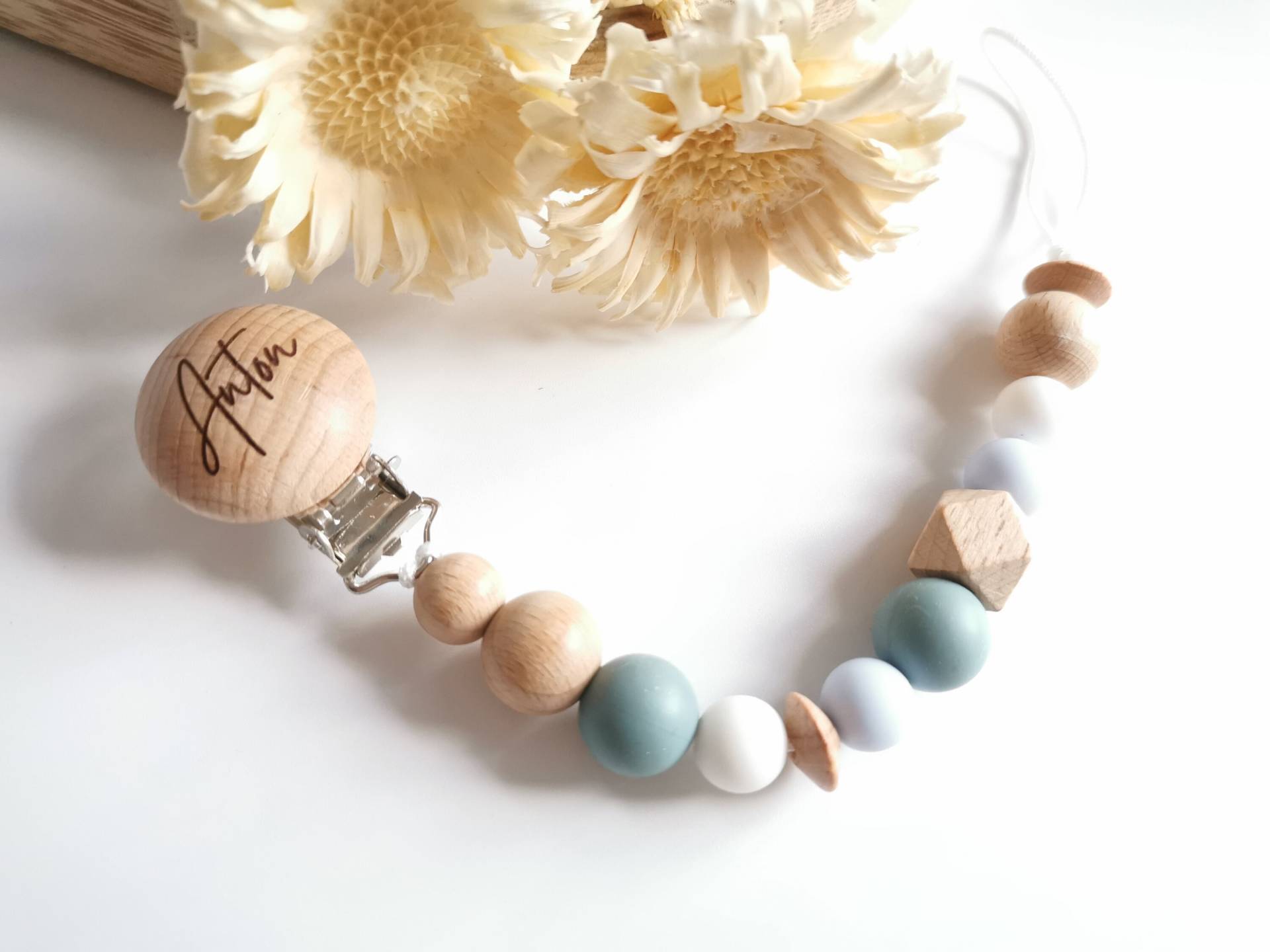Schnullerkette Mit Namen, Babygeschenk, Personalisiert, Gravur, Holz, Boho, Junge, Blau Schnullerkette Mit Namen, Babygeschenk, Personalisiert, Gravur, Holz, Boho, Junge, Blau von Etsy - babyshopRICHBEAR