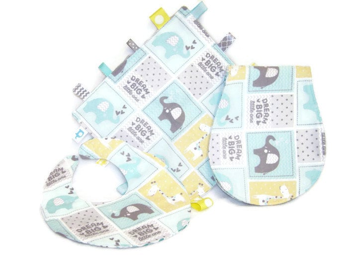 Lätzchen, Spucktuch Und Lovie Baby Geschenk-Set Mit Gelb, Petrol Mintgrün Elefanten, Baby-Dusche-Geschenke Unter 25 von Etsy - barbarajh24