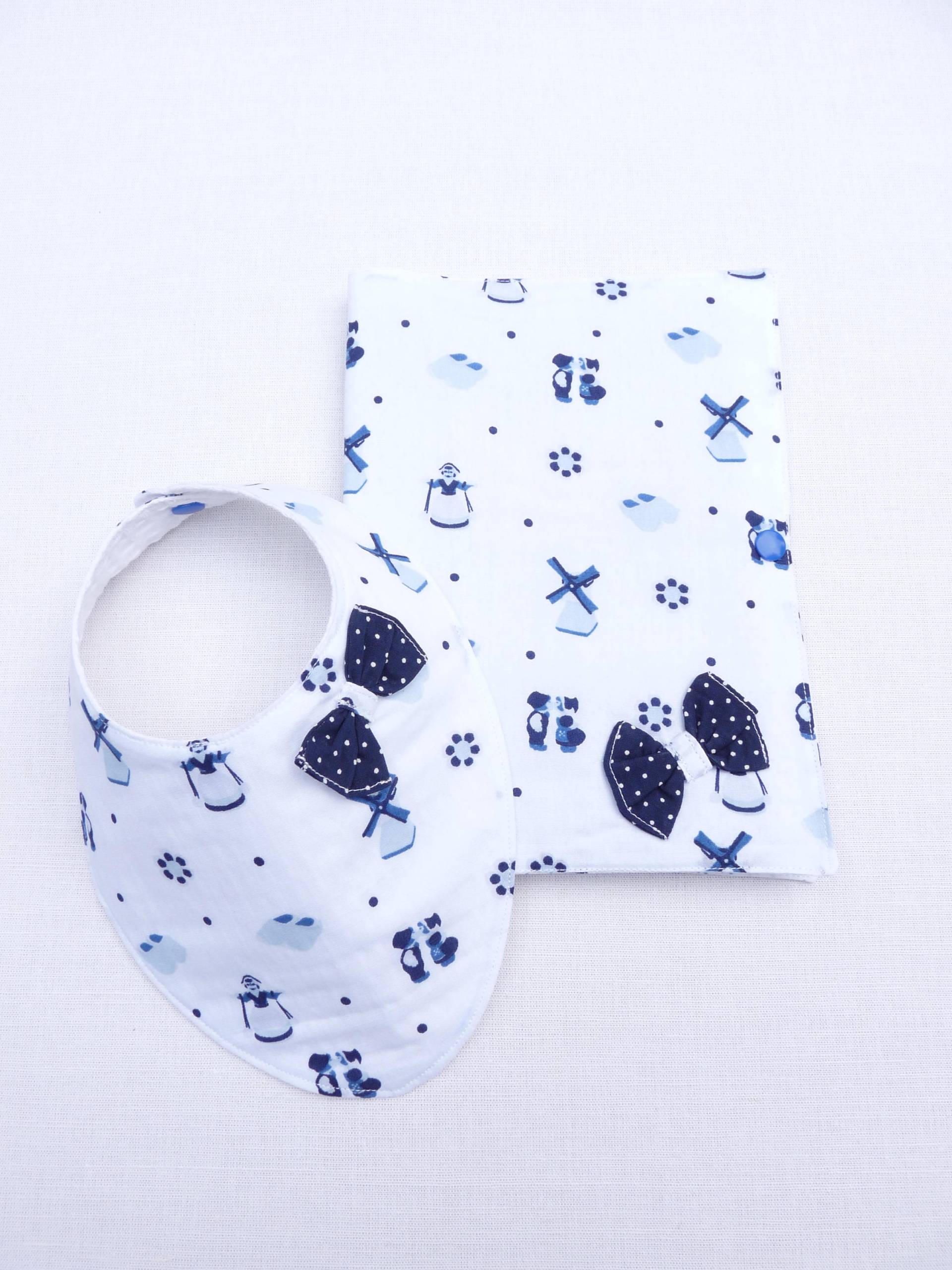 Neugeborenen-Duo Gesundheitsheft-Einband/Lätzchen „La Petite Alsacienne" 0-24 Monate von Etsy - bavoirsetcie