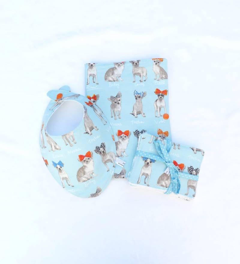 Neugeborenen-Geschenkset Inklusive Gesundheitsheft-Hülle, Lätzchen Und Feuchttüchern „Blueberry" - Wiltshire Berry Kollektion von Etsy - bavoirsetcie