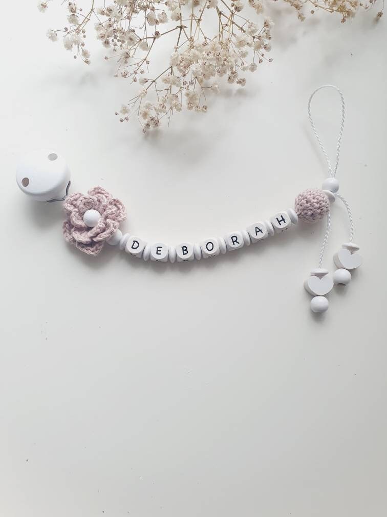 Gehäkelte Blümchen Schnullerkette "Deborah" Personalisiert, Weiß, Altrosa, Herz Gehäkelte Blümchen Schnullerkette "Deborah" Personalisiert, Weiß, Altrosa, Herz von Etsy - beckyshandmadeshop