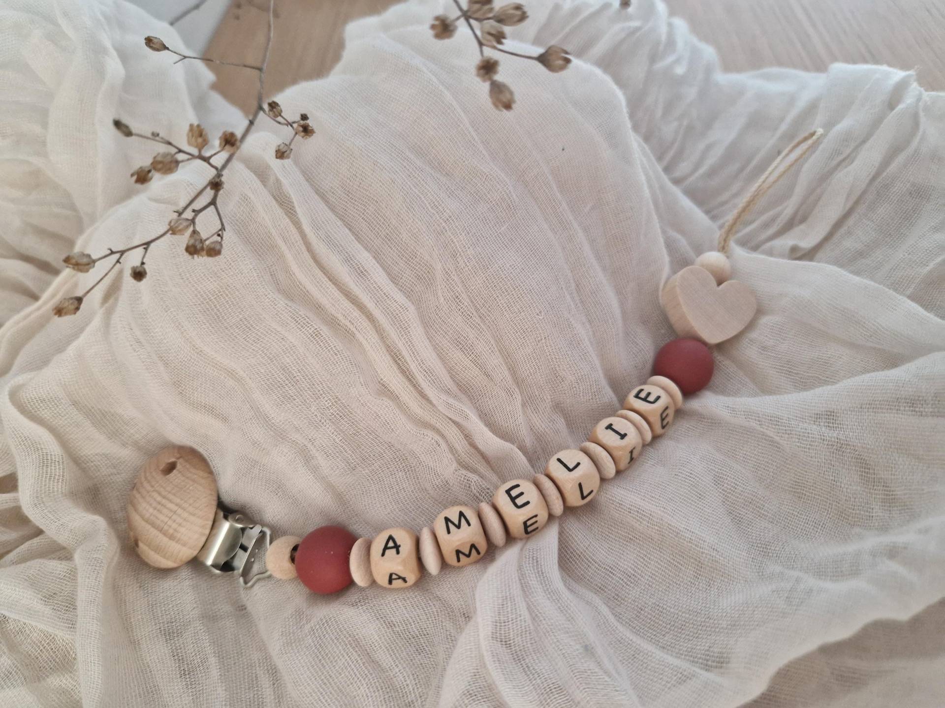 Gehäkelte Schnullerkette "Amelie" Personalisiert, Rost, Marone, Silikon, Mit Name, Holz, Herz Gehäkelte Schnullerkette "Amelie" Personalisiert, Rost, Marone, Silikon, Mit Name, Holz, Herz von Etsy - beckyshandmadeshop