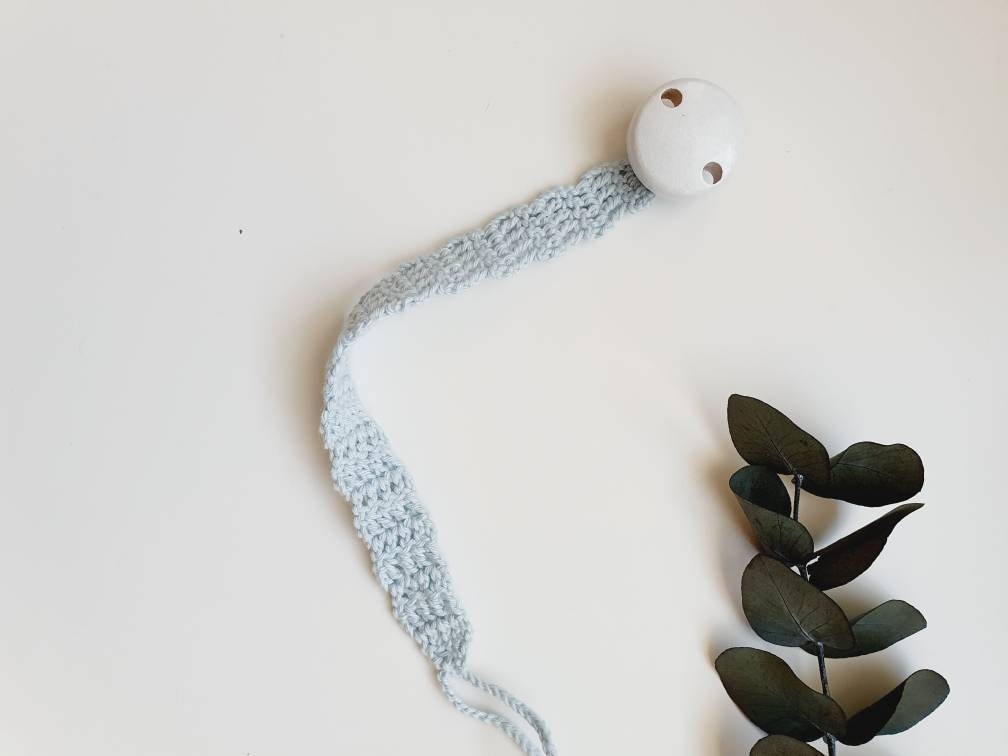 Gehäkelte Schnullerkette "Babyblue" Personalisiert, Hellblau, Weiß, Schlicht, Makramee, Boho Gehäkelte Schnullerkette "Babyblue" Personalisiert, Hellblau, Weiß, Schlicht, Makramee, Boho von Etsy - beckyshandmadeshop