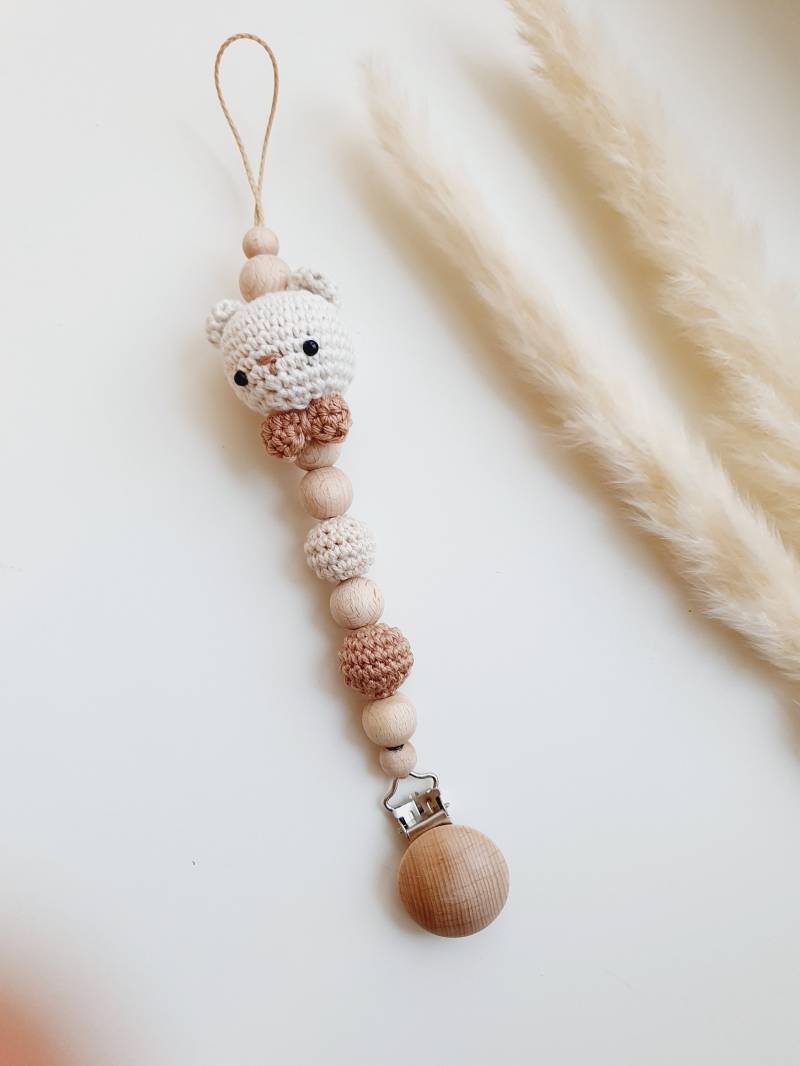 Gehäkelte Schnullerkette "Bärchen Schlicht" in Creme Und Conjak Mit Schleife, Ohne Name, Süß Gehäkelte Schnullerkette "Bärchen Schlicht" in Creme Und Conjak Mit Schleife, Ohne Name, Süß von Etsy - beckyshandmadeshop