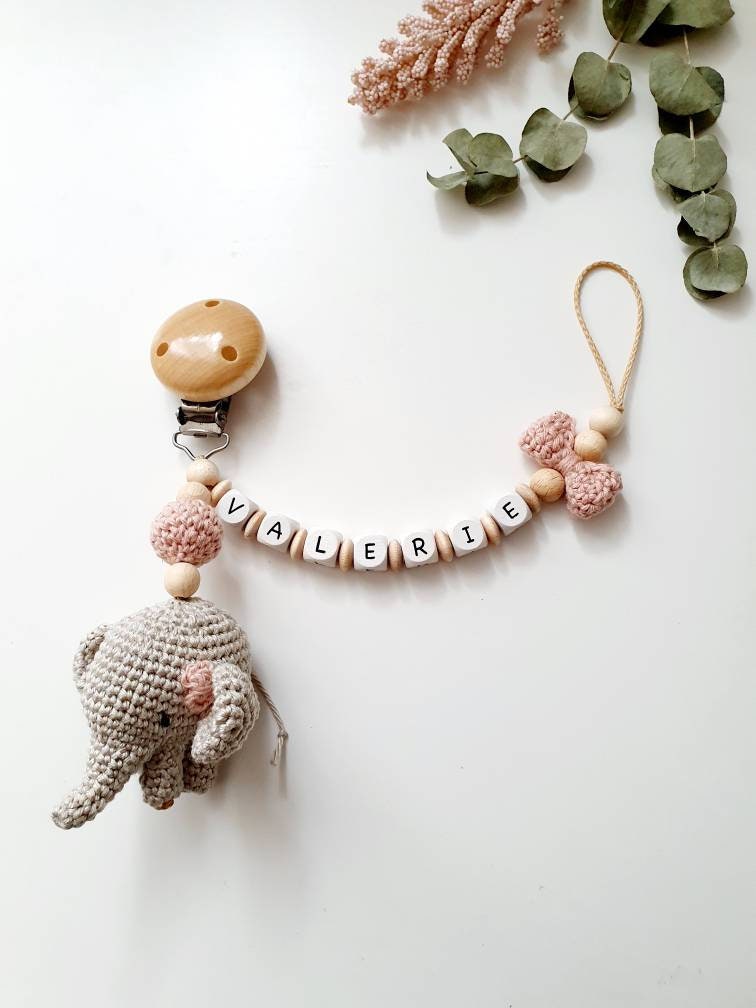 Gehäkelte Schnullerkette"Elli" Elefant Personalisiert, Doppelname, Altrosa, Leinen, Weiß Gehäkelte Schnullerkette"Elli" Elefant Personalisiert, Doppelname, Altrosa, Leinen, Weiß von Etsy - beckyshandmadeshop