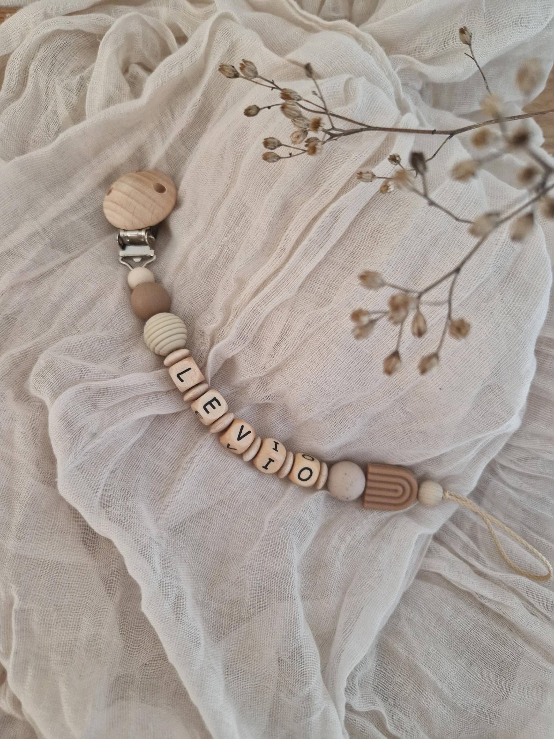 Gehäkelte Schnullerkette "Levio" Personalisiert, Caramel, Camel, Silikon, Mit Name, Holz, Regenbogen Gehäkelte Schnullerkette "Levio" Personalisiert, Caramel, Camel, Silikon, Mit Name, Holz, Regenbogen von Etsy - beckyshandmadeshop