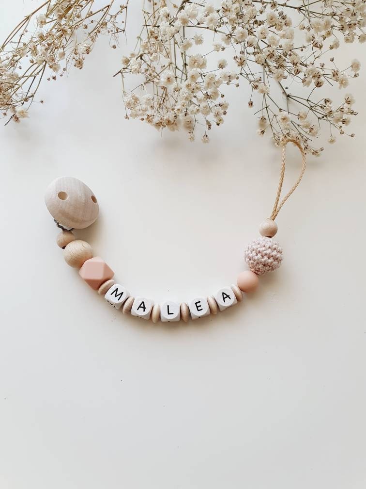 Gehäkelte Schnullerkette "Malèa" Silikonperle, Silikon-Hexagon, Apricot, Nute, Holz, Natur, Schlicht Gehäkelte Schnullerkette "Malèa" Silikonperle, Silikon-Hexagon, Apricot, Nute, Holz, Natur, Schlicht von Etsy - beckyshandmadeshop