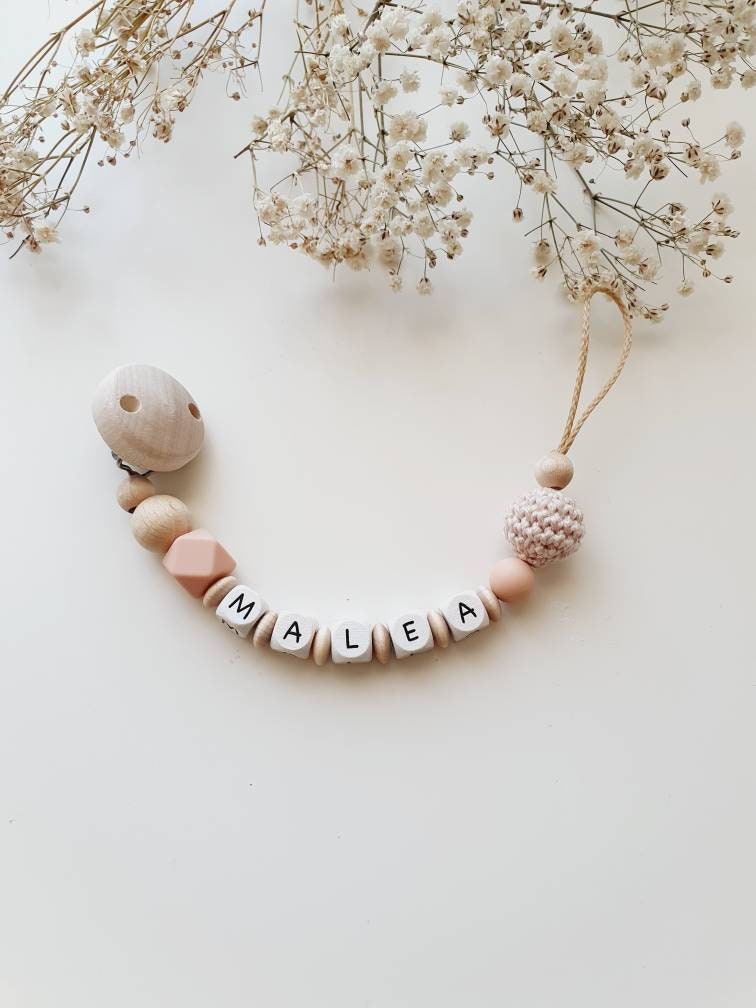 Gehäkelte Schnullerkette "Malèa" Silikonperle, Silikon-Hexagon, Apricot, Nute, Holz, Natur, Schlicht Gehäkelte Schnullerkette "Malèa" Silikonperle, Silikon-Hexagon, Apricot, Nute, Holz, Natur, Schlicht von Etsy - beckyshandmadeshop