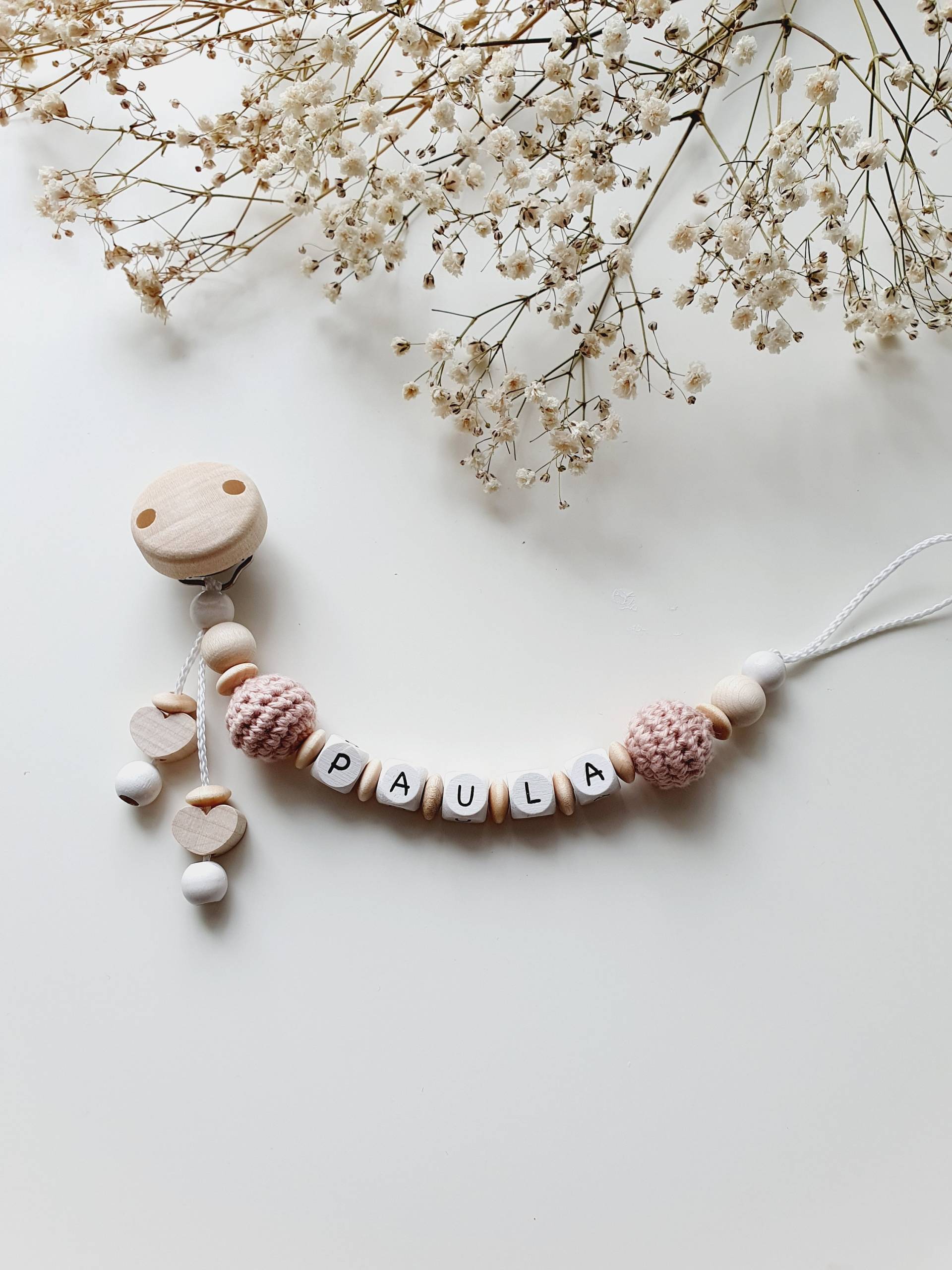 Gehäkelte Schnullerkette "Paula" Altrosa, Weiß, Herzchen Gehäkelte Schnullerkette "Paula" Altrosa, Weiß, Herzchen von Etsy - beckyshandmadeshop