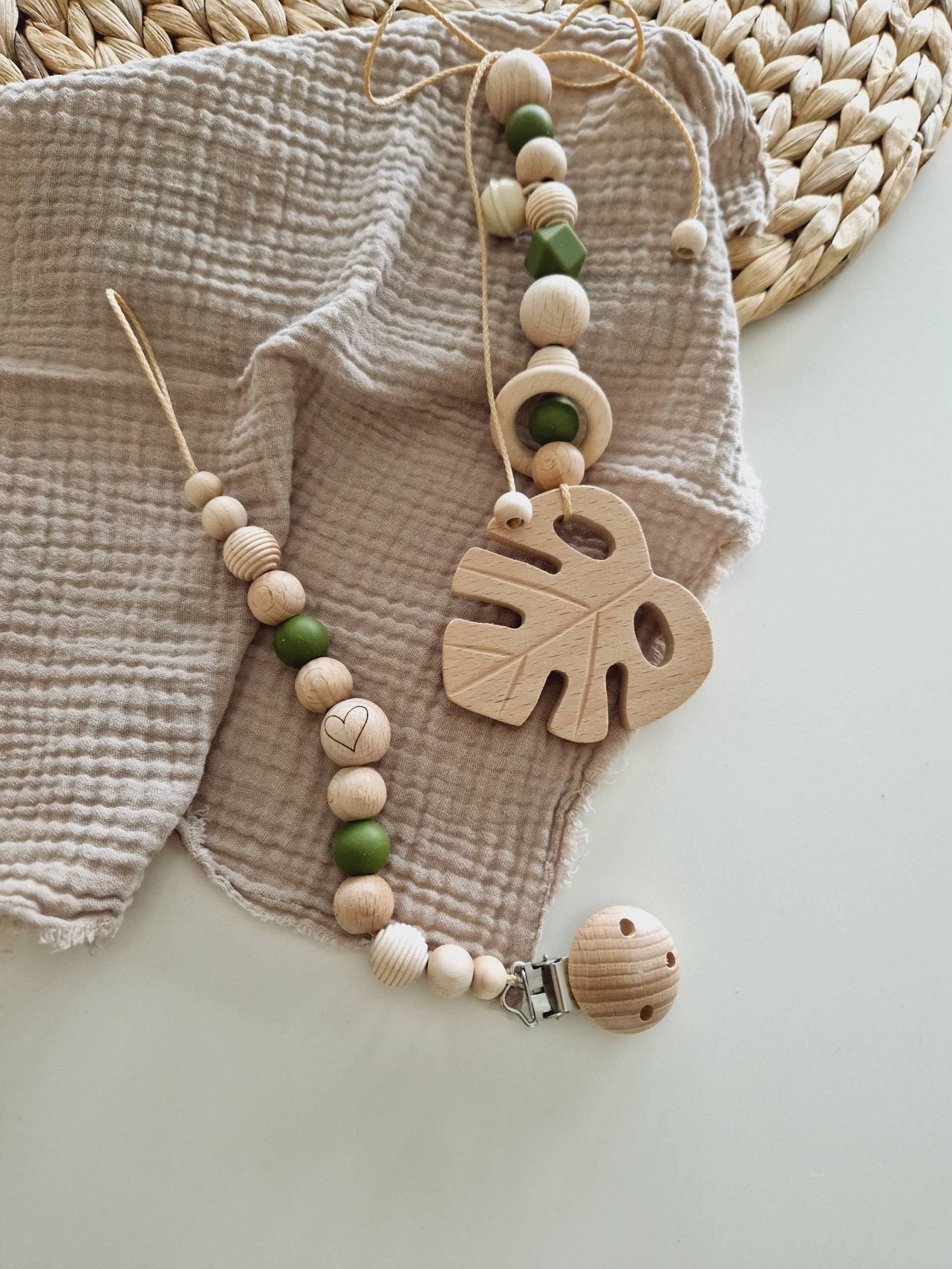 Gehäkelte Schnullerkette "Pure Heart" , Anhänger, Kinderwagenkette, Blatt, Olive, Grün, Dunkelgrün, Ohne Name, Herzchen, Silikon Gehäkelte Schnullerkette "Pure Heart" , Anhänger, Kinderwagenkette, Blatt, Olive, Grün, Dunkelgrün, Ohne Name, Herzchen, Silikon von Etsy - beckyshandmadeshop