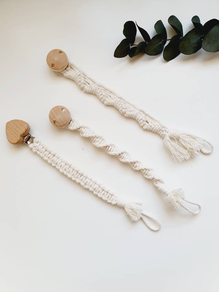Makramee Schnullerkette "Boho", Beige, Creme Makramee Schnullerkette "Boho", Beige, Creme von Etsy - beckyshandmadeshop