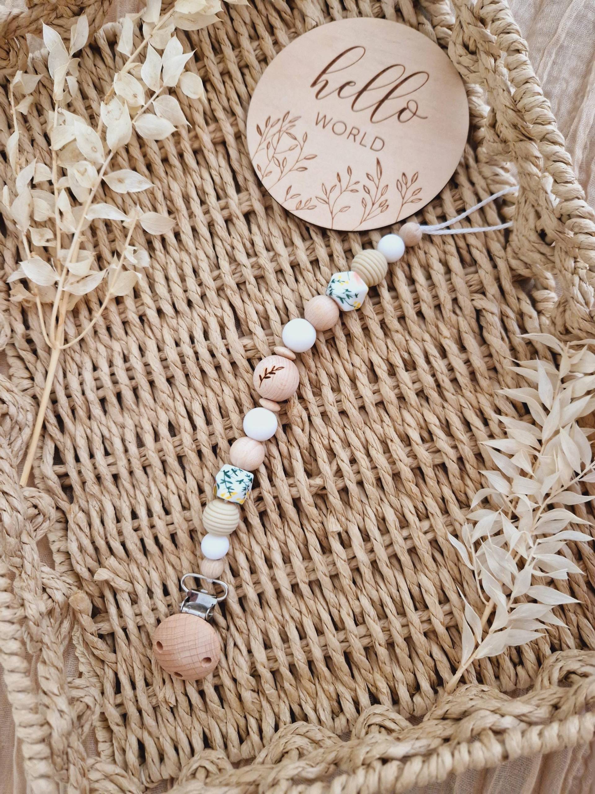 Schnullerkette "Blatt Bunt" Blumen, Beige, Weiß, Geblümt, Natur, Silikon, Blätter, Holz, Gravur Blatt, Holzperlen, Ohne Name Schnullerkette "Blatt Bunt" Blumen, Beige, Weiß, Geblümt, Natur, Silikon, Blätter, Holz, Gravur Blatt, Holzperlen, Ohne Name von Etsy - beckyshandmadeshop