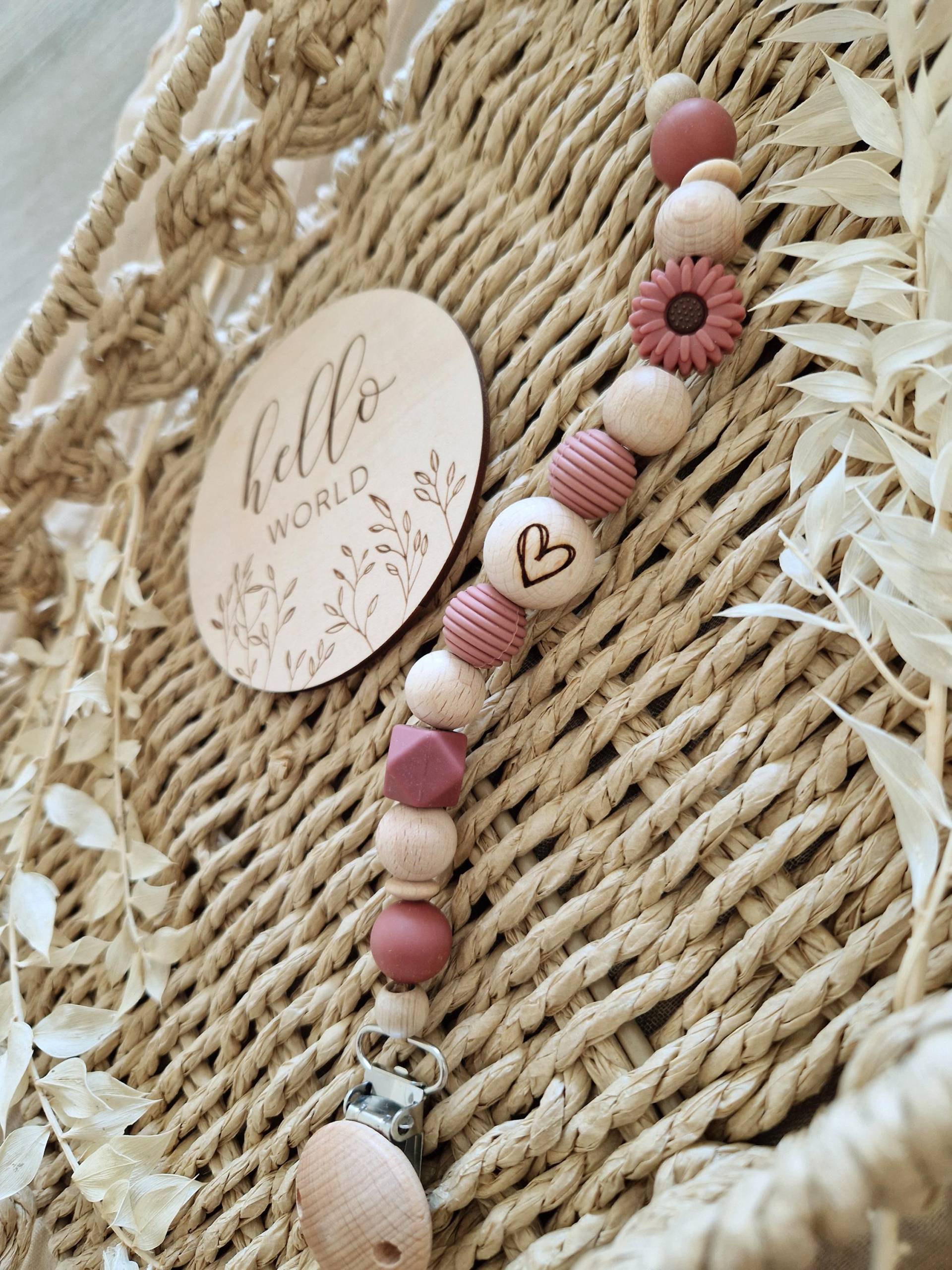 Schnullerkette "Daisy Rost " Rostbraun, Rot, Blush, Blume, Margarite, Gänseblümchen, Kamille, Natur, Silikon, Holz, Gravur, Herz Schnullerkette "Daisy Rost " Rostbraun, Rot, Blush, Blume, Margarite, Gänseblümchen, Kamille, Natur, Silikon, Holz, Gravur, Herz von Etsy - beckyshandmadeshop